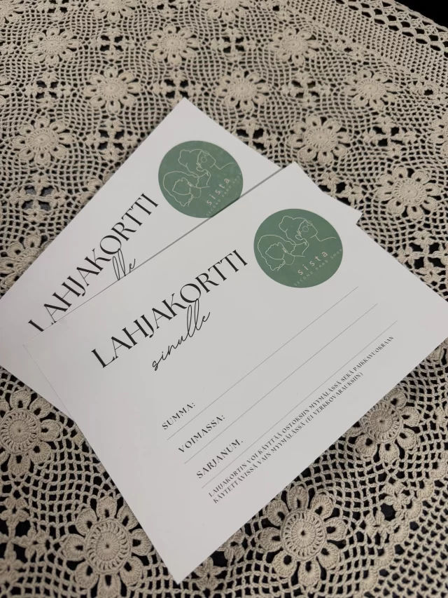 🌹 Äitienpäivälahja vielä hankkimatta? 🌹
Jos tiedät, että äiti tai isoäiti tykkää meillä käydä ostoksilla, niin tässä olisi loistava ehdotus 😉. Lahjakortin summan voi itse valita ja se on puoli vuotta voimassa.